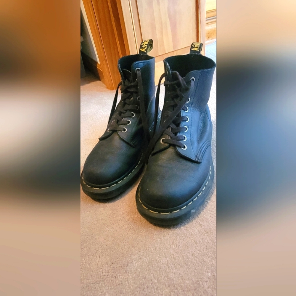 Dr. Martens Doc Martens Men's 6 / Womens Size 8 Black Boots UK 38